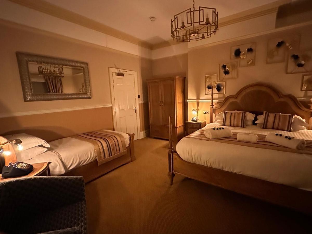 Chester House Guest House Exterior foto A bedroom at the hotel