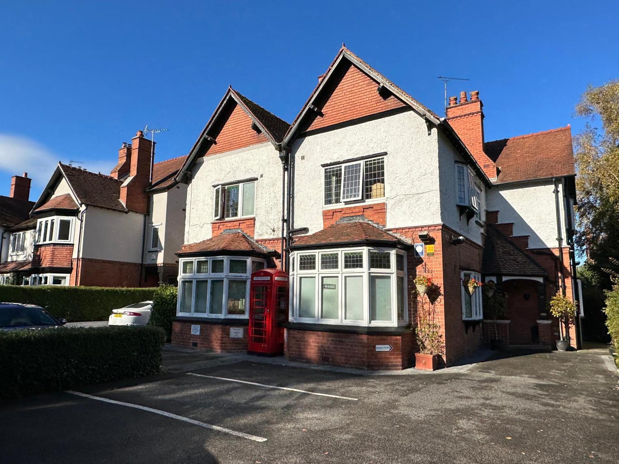 Chester House Guest House Exterior foto The former station building