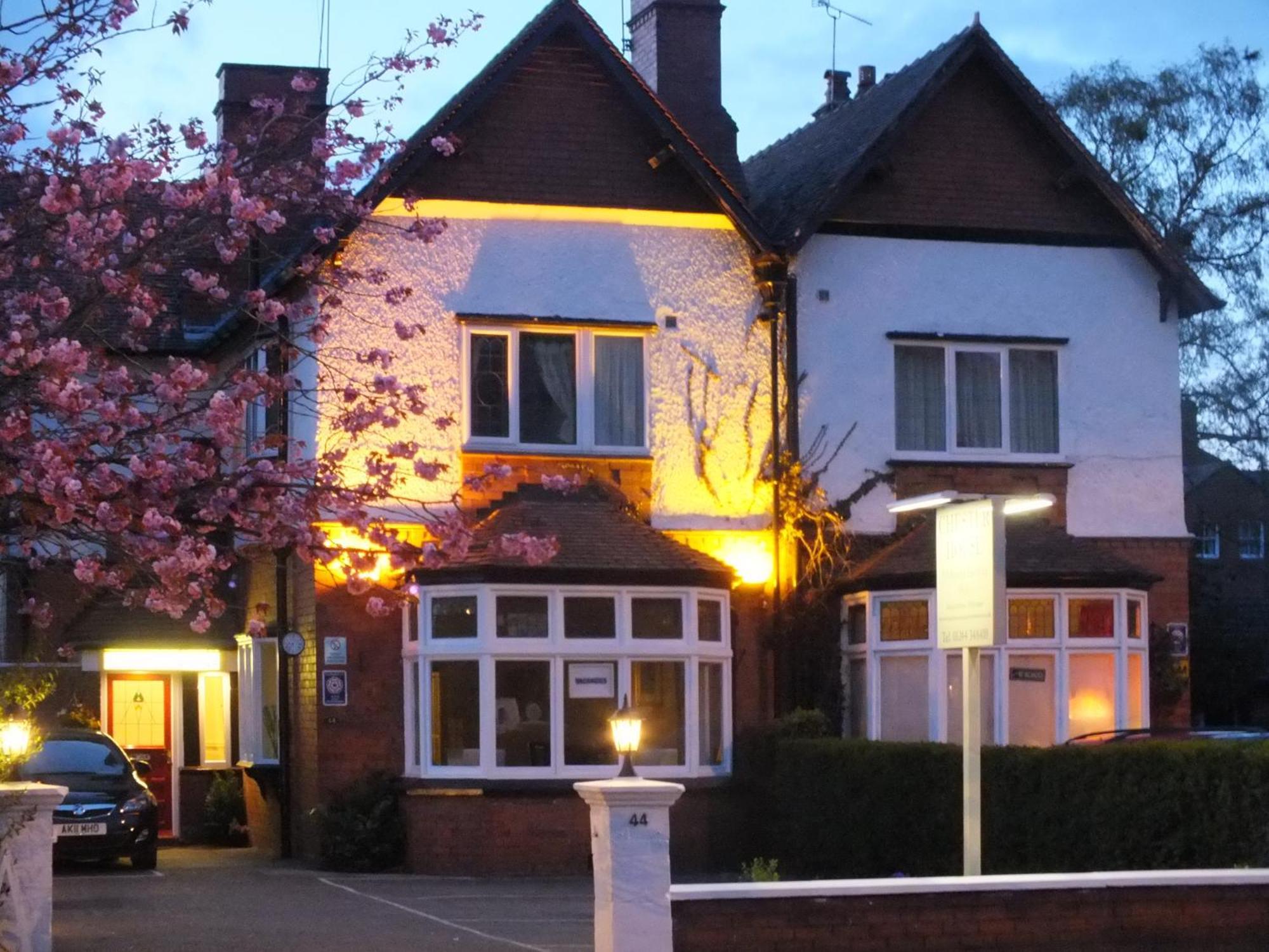 Chester House Guest House Exterior foto The former station building, now a private house