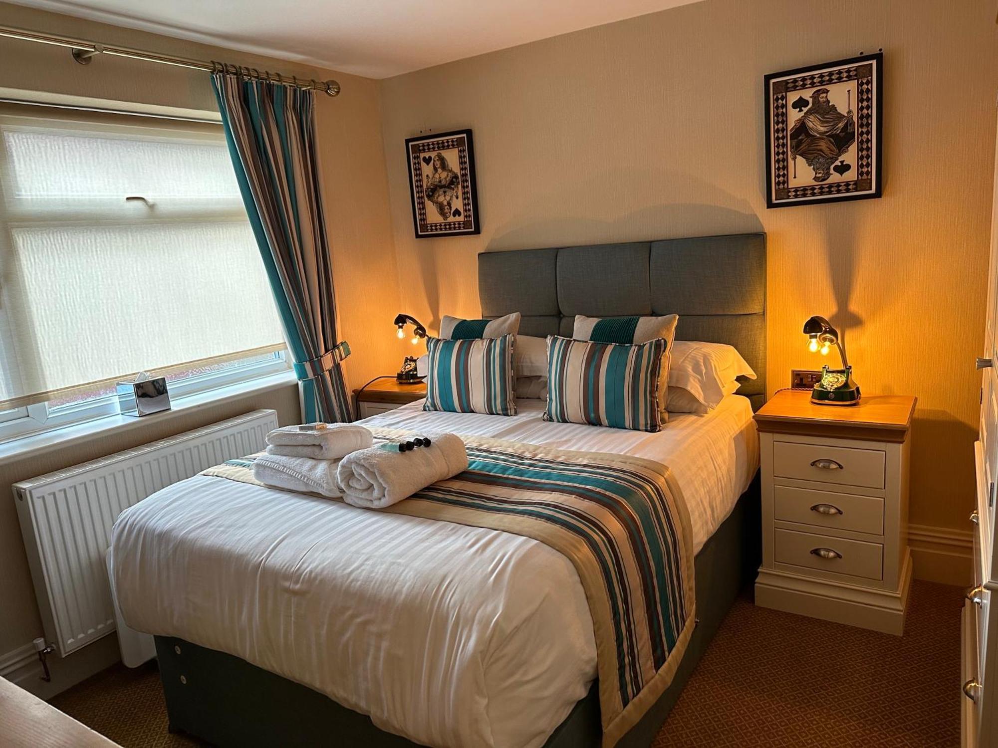 Chester House Guest House Exterior foto A bedroom at the hotel