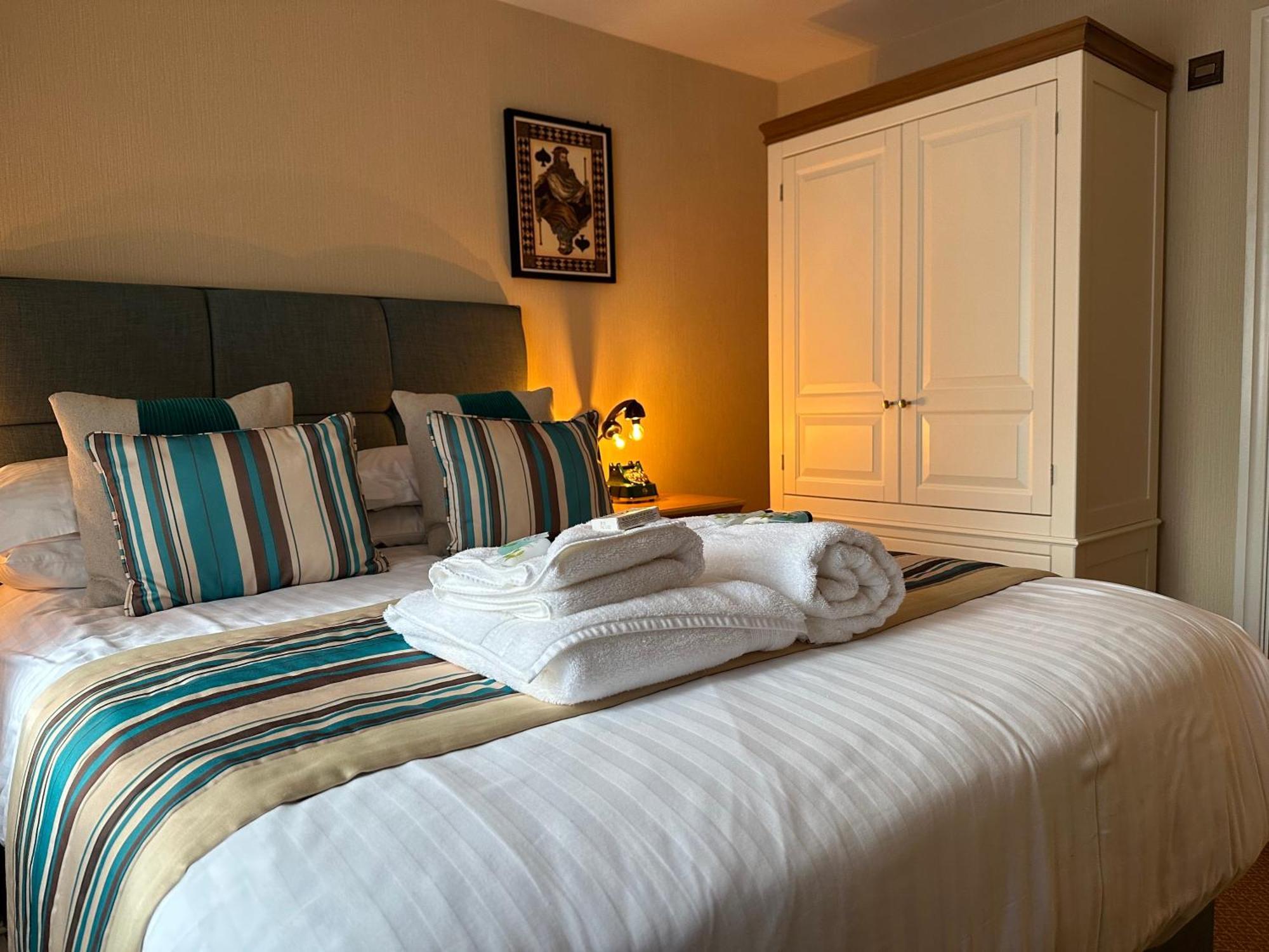 Chester House Guest House Exterior foto A bedroom at the hotel