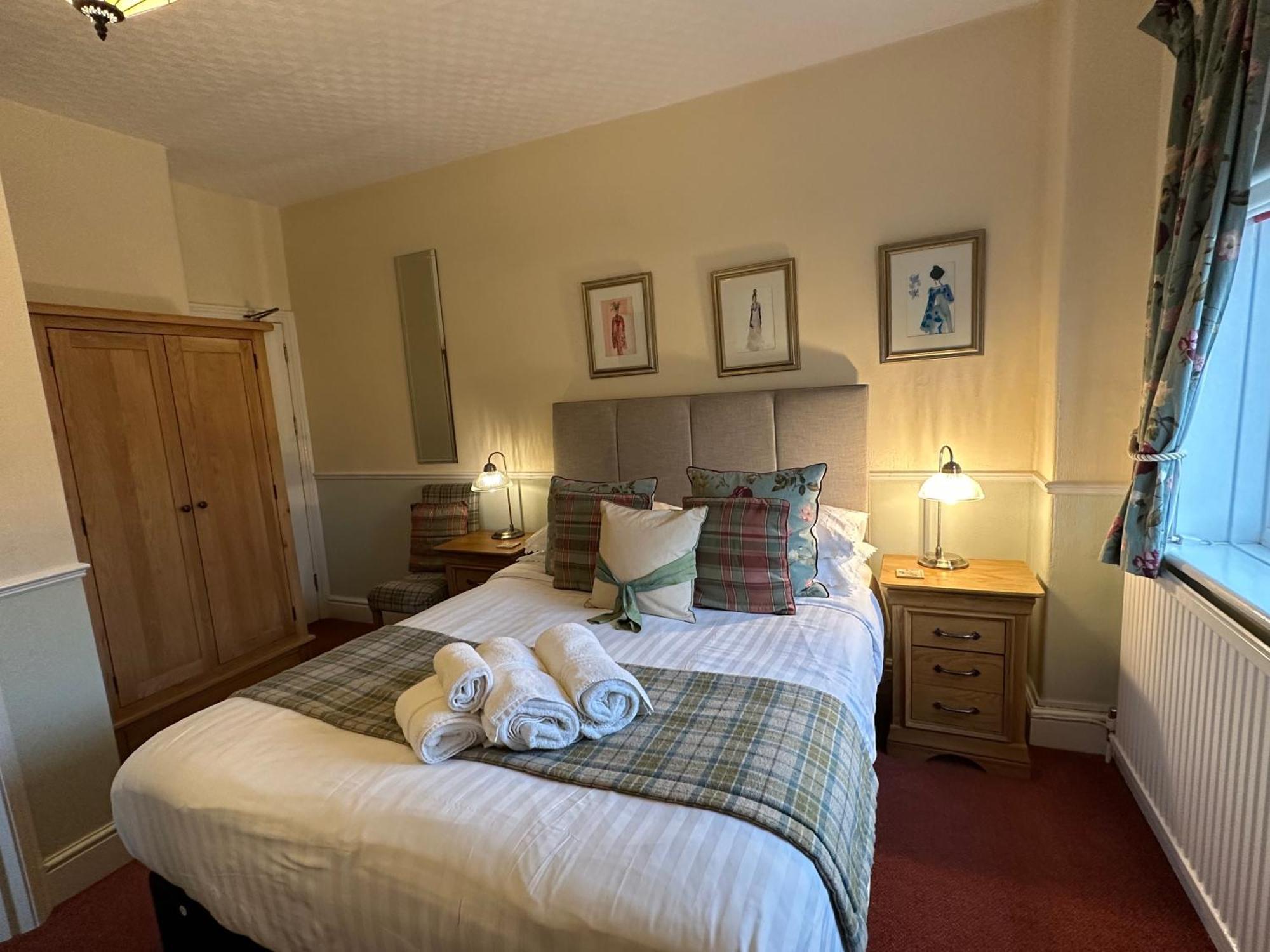 Chester House Guest House Exterior foto A bedroom at the hotel
