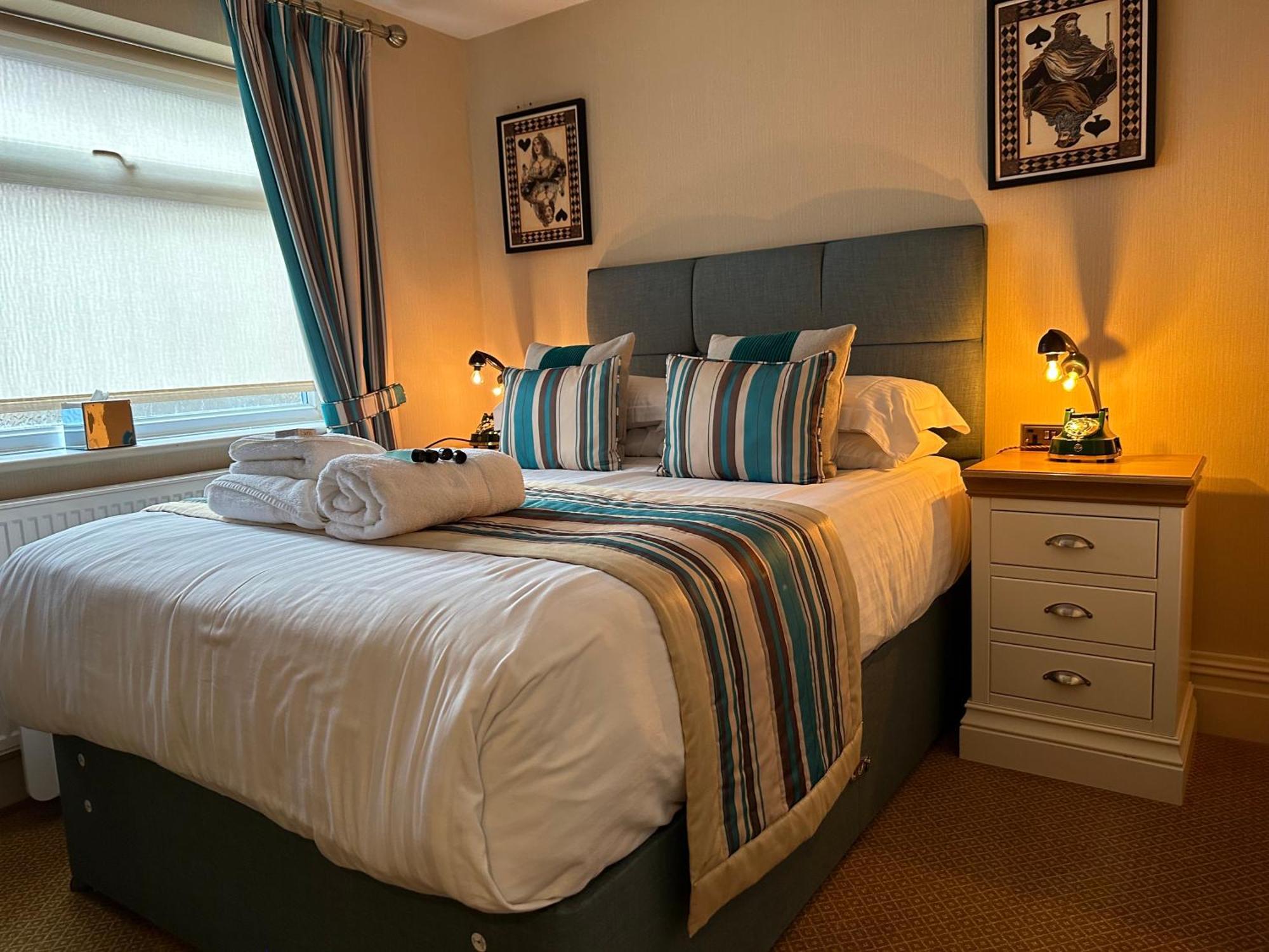Chester House Guest House Exterior foto A bedroom at the hotel
