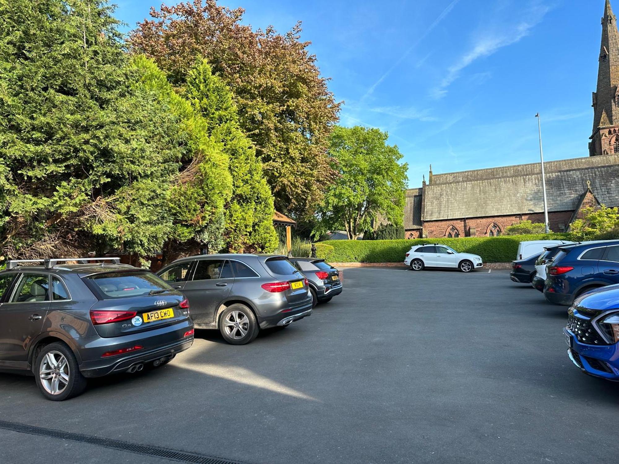 Chester House Guest House Exterior foto The car park at St. Mary's Church, Macclesfield